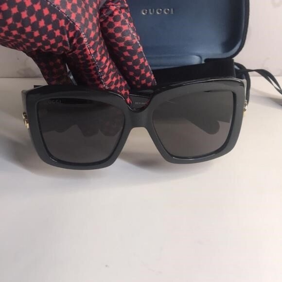 New Authentic Gucci Black Oversized Sunglasses GG1402s 001 - Picture 3 of 12